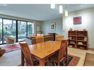 Photo #6: 20430216 Listing