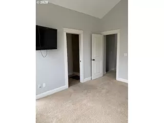 Photo #5: 20430277 Listing