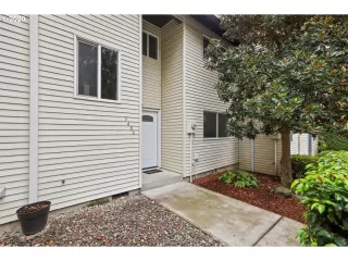 Photo #2: 20430779 Listing