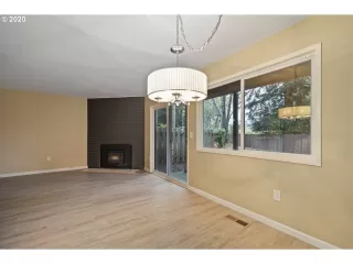 Photo #5: 20430779 Listing