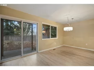 Photo #6: 20430779 Listing