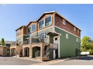 Photo #2: 20430822 Listing