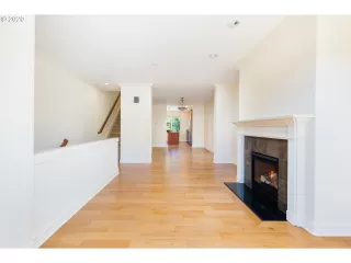 Photo #5: 20430822 Listing