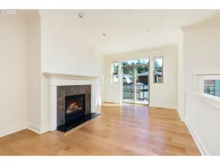 Photo #6: 20430822 Listing