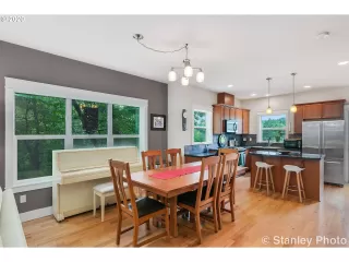 Photo #6: 20431175 Listing 