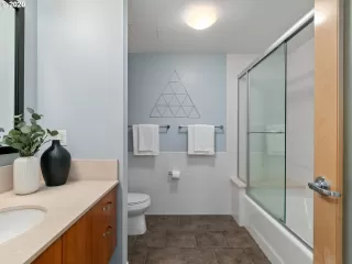 Photo #6: 20431307 Listing 