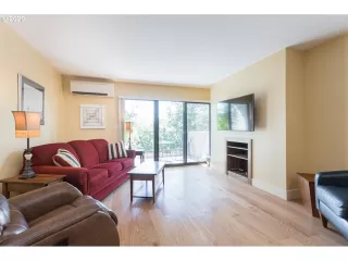 Photo #5: 20431308 Listing