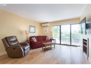 Photo #6: 20431308 Listing