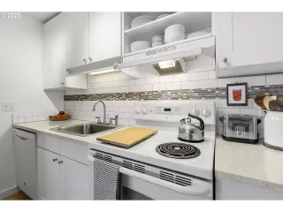 Photo #3: 20431383 Listing