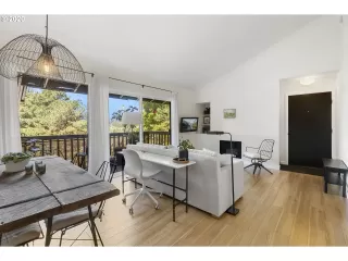 Photo #4: 20431383 Listing