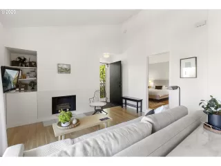 Photo #5: 20431383 Listing