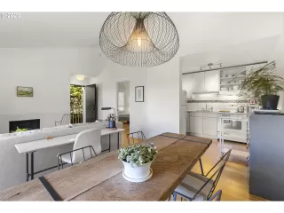 Photo #6: 20431383 Listing