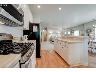 Photo #3: 20431990 Listing 