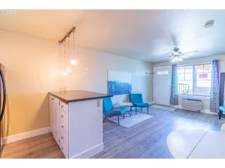 Photo #2: 20432259 Listing