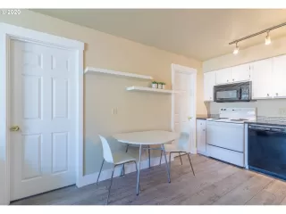 Photo #4: 20432259 Listing