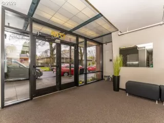 Photo #3: 20432516 Listing