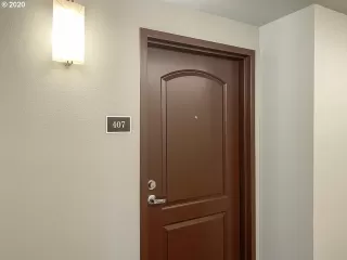 Photo #4: 20432516 Listing