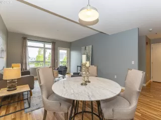 Photo #5: 20432516 Listing