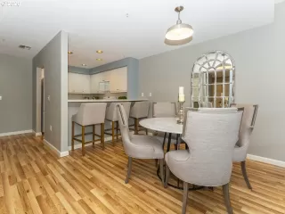 Photo #6: 20432516 Listing