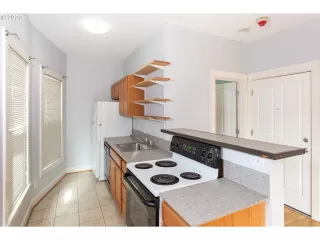 Photo #6: 20432737 Listing