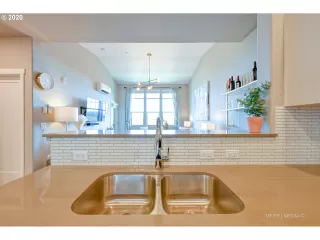 Photo #1: 20432776 Listing