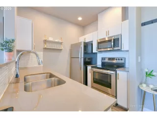 Photo #2: 20432776 Listing