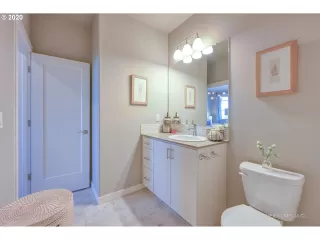 Photo #5: 20432776 Listing