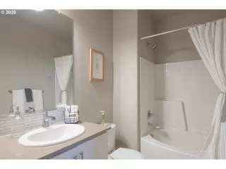 Photo #6: 20432776 Listing