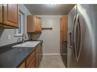 Photo #5: 20434568 Listing 