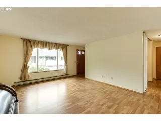 Photo #4: 20435283 Listing