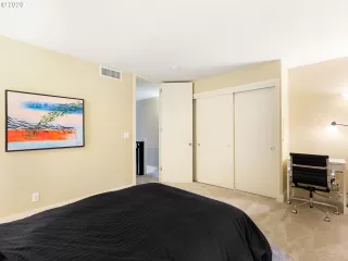 Photo #5: 20435519 Listing