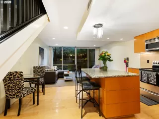 Photo #6: 20435519 Listing