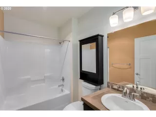 Photo #1: 20436282 Listing