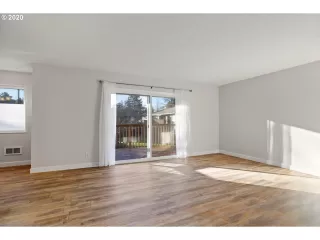 Photo #4: 20436381 Listing 