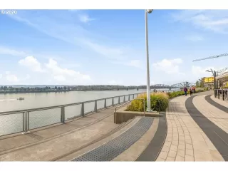 Photo #5: 20437043 Listing