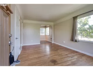 Photo #5: 20437404 Listing