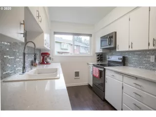 Photo #2: 20437530 Listing