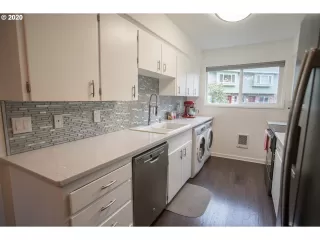 Photo #3: 20437530 Listing