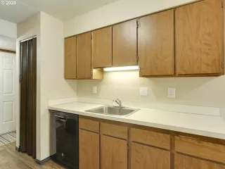 Photo #3: 20438002 Listing