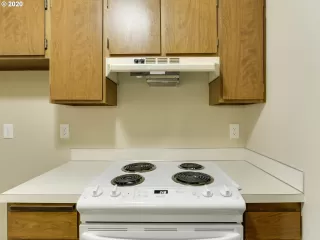 Photo #6: 20438002 Listing
