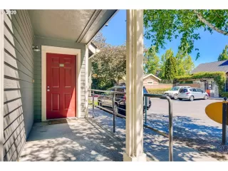 Photo #2: 20438209 Listing