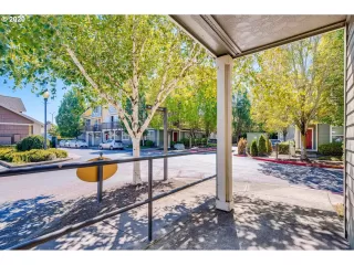 Photo #4: 20438209 Listing