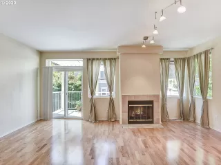 Photo #4: 20439328 Listing