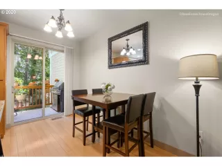 Photo #5: 20440265 Listing