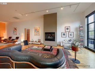 Photo #4: 20440363 Listing