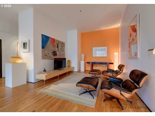 Photo #6: 20440363 Listing