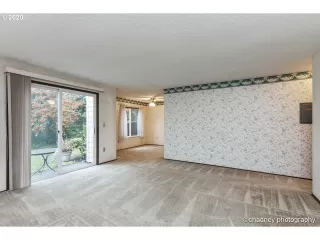 Photo #4: 20440615 Listing