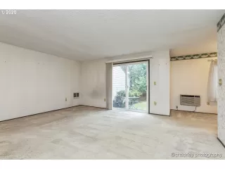 Photo #5: 20440615 Listing