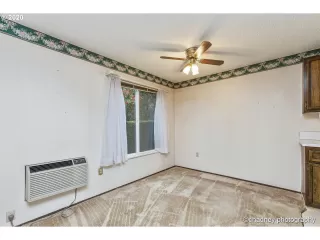 Photo #6: 20440615 Listing