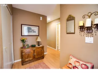 Photo #3: 20440758 Listing